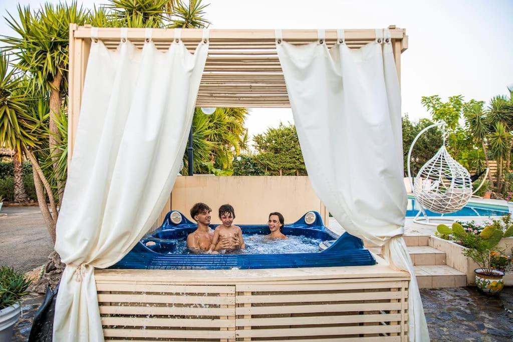 Villa Laoconte Piscina, Jacuzzi E Biliardo Canicatti Luaran gambar