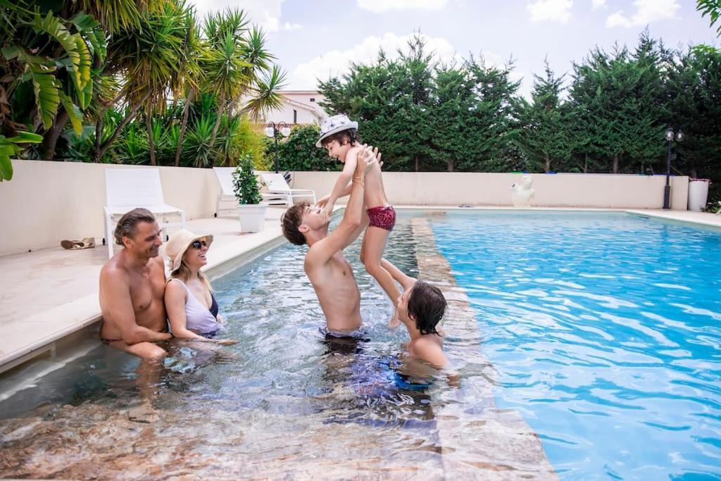 Villa Laoconte Piscina, Jacuzzi E Biliardo Canicatti Luaran gambar